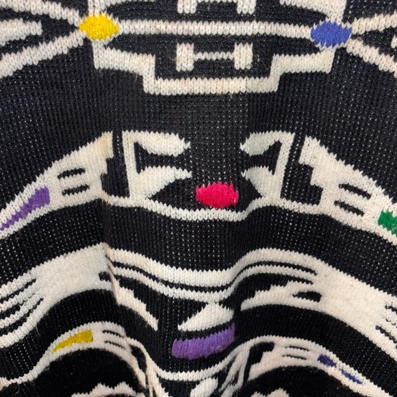 Vintage Sterling Harris Tribal Patterned Black and White Sweater Size Medium - Picture 2 of 4